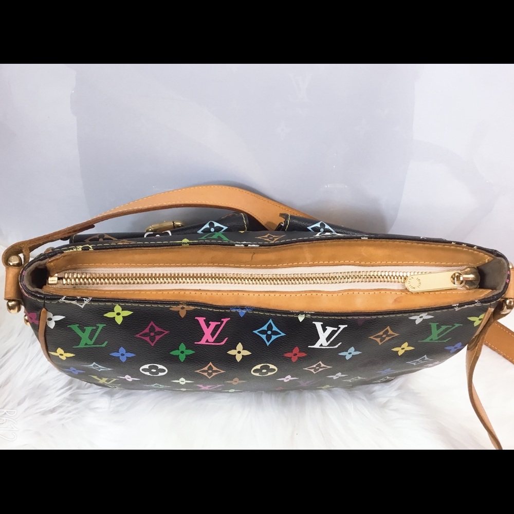 SOLD--100% Authentic Louis Vuitton  Lodge GM - Picture 3 of 8